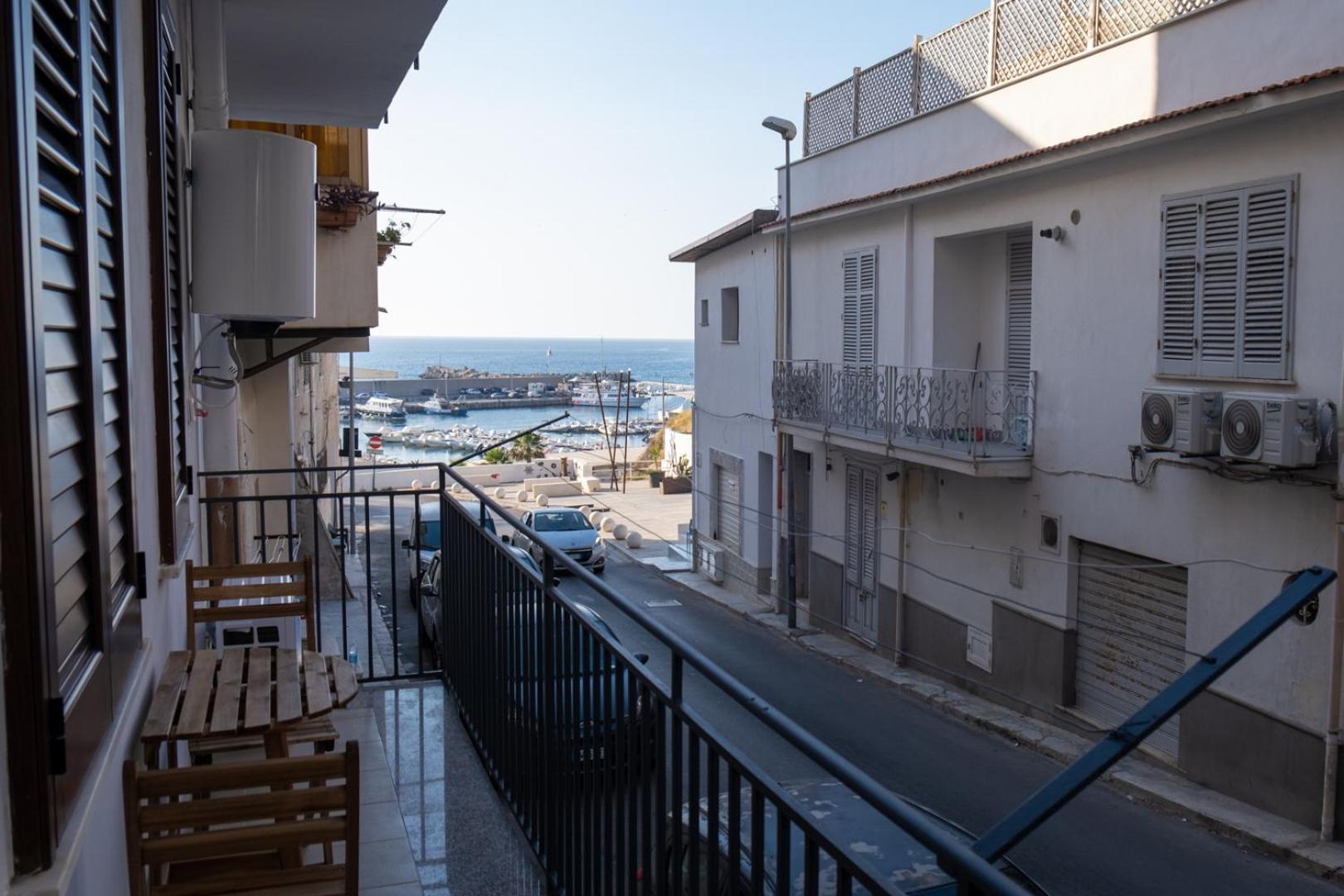 Matilde'S Holiday House Terrasini Esterno foto