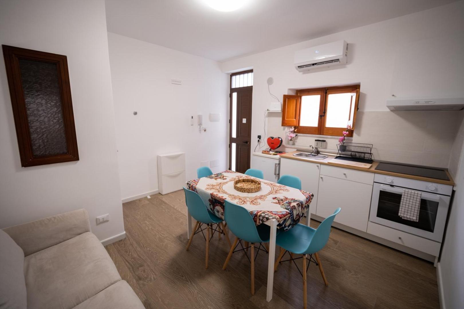 Matilde'S Holiday House Terrasini Esterno foto